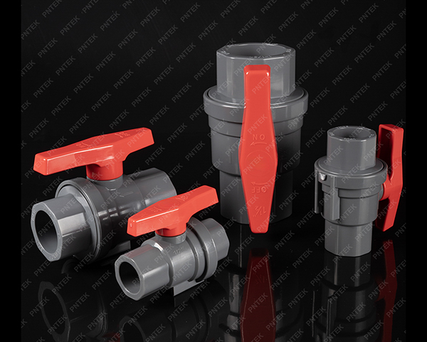 A side-by-side comparison of a 1-piece Pntek ball valve and a 2-piece Pntek ball valve