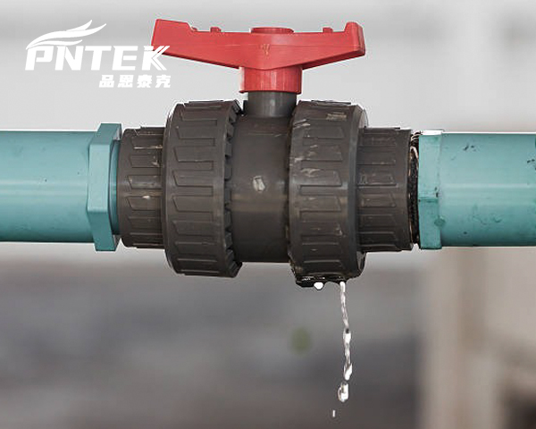 A diagram highlighting common failure points on a ball valve: stem, seats, and body