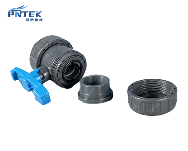 A side-by-side comparison of a one-piece compact ball valve and a three-piece true union ball valve