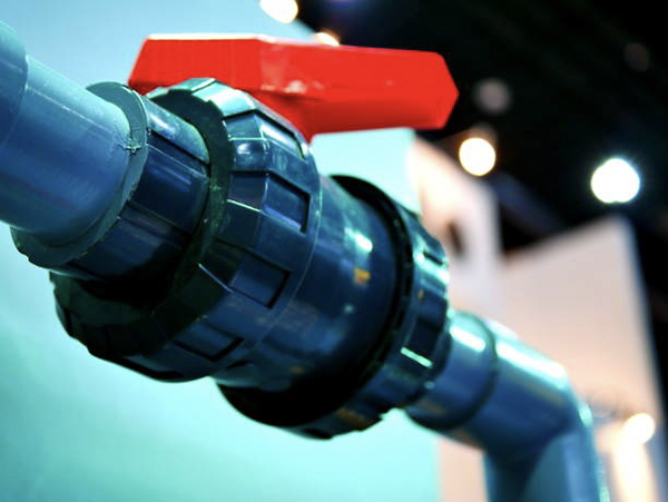 A diagram showing how the body of a true union ball valve can be lifted out once the nuts are loosened