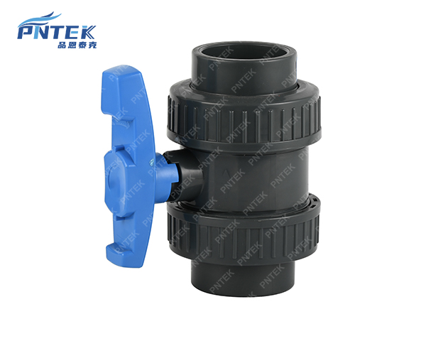 A diagram showing how a true union ball valve body lifts straight out after loosening the nuts
