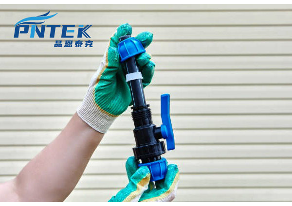 A side-by-side comparison of a metal pipe compression fitting and a Pntek PP compression fitting